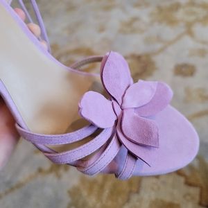 NWOT Ann Taylor Light Purple Suede Flower Heels Size 9